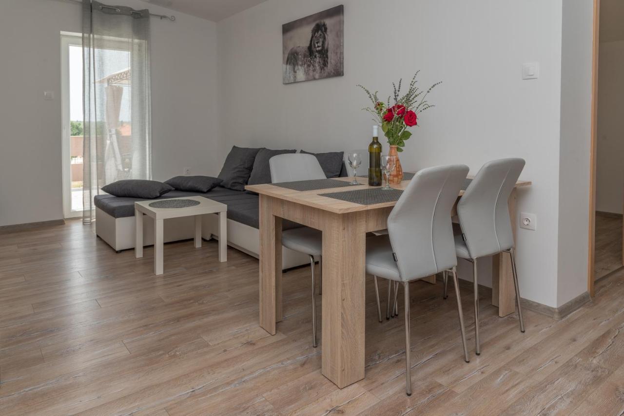 Apartmani Krzak Nin Eksteriør billede